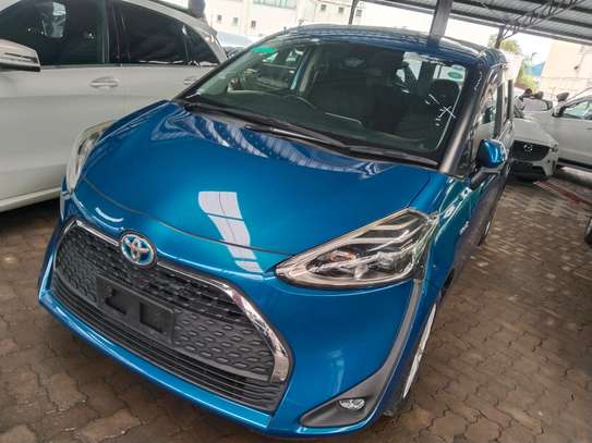 Toyota Sienta hybrid blue on sale image 3