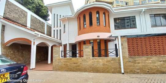 5 bedroom townhouse for rent in Brookside image 1