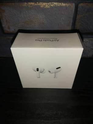 AIRPODS PRO image 1