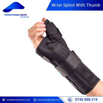 Wrist Splint With Thumb image 1