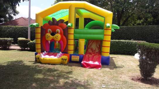 bouncing castles for hire image 4