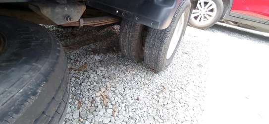 ISUZU ELF 2-3 TONNES image 1
