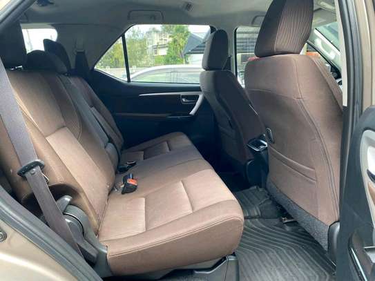 TOYOTA FORTUNER image 4
