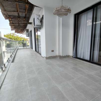 Serviced 3 Bed Apartment with En Suite at 2 Avanue image 11