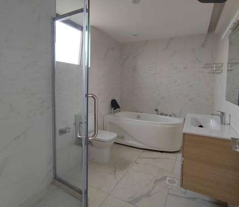 3 Bed Apartment with En Suite in Kileleshwa image 8