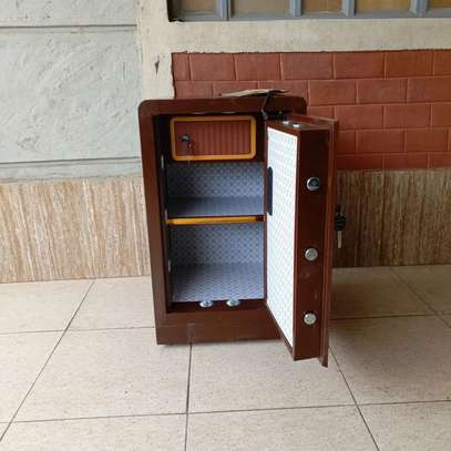 Office Safe : 70 Kgs Heavy Weight Fireproof Safe image 4