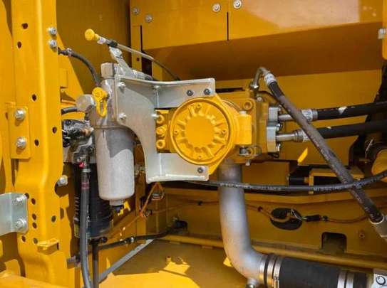 M4 - Caterpillar 330 GC image 5