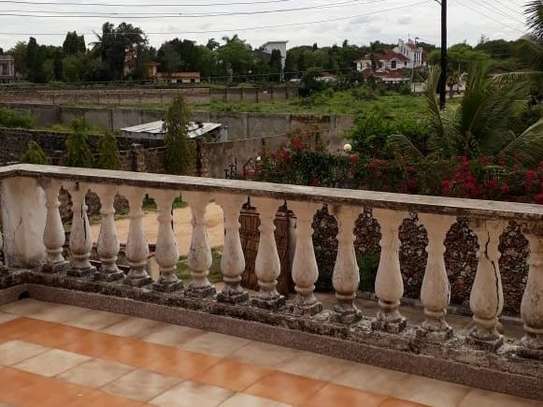 4 Bed House with En Suite at Near Serena Hotel image 3