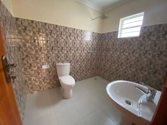 3 Bed House with En Suite in Kitengela image 8