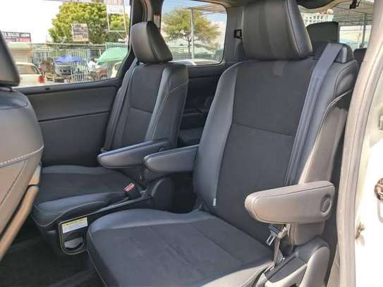 Toyota Noah wxb image 5
