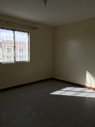 3 Bed Apartment with En Suite at Nyayo Estate Embakasi image 7