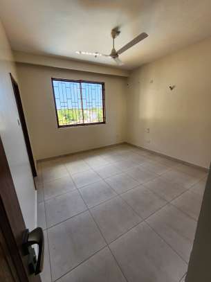 3 Bed Apartment with En Suite at Opposite Voyager Hotel image 8