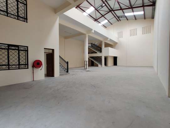 6,362 ft² Warehouse with Parking in Ruaraka image 1