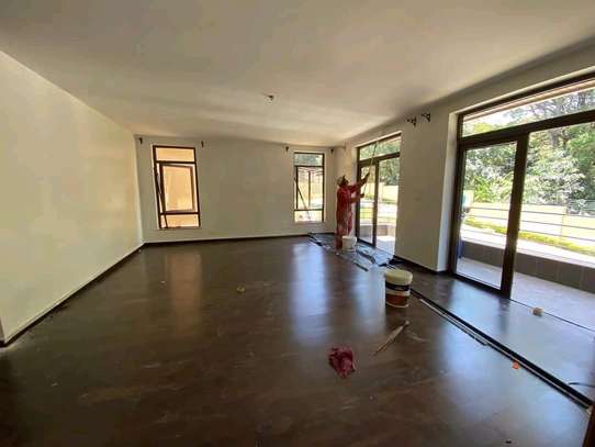 5 bedroomall ensuite townhouse for rent image 3