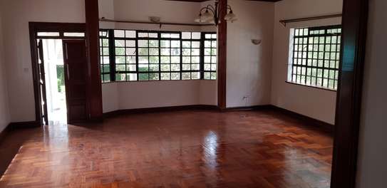 5 bedroom house for rent in Nyari image 9
