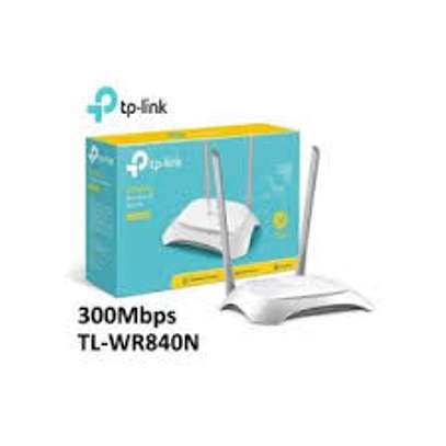 TP-Link TL-WR841N wireless router image 1
