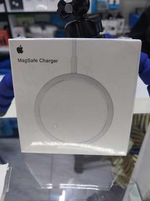 Original Apple MagSafe Wireless Charger image 1