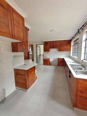 5 Bed House with En Suite in Karen image 5