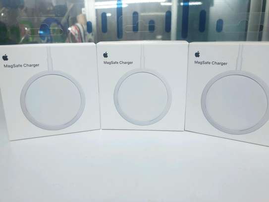 Apple's Wireless Magsafe charger image 2