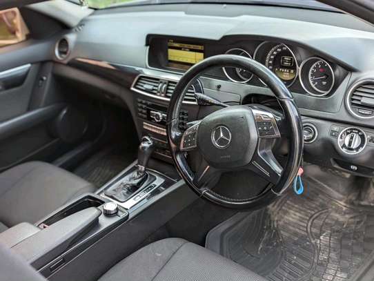 Mercedes Benz C200 image 2