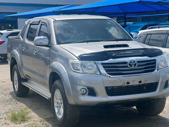 TOYOTA HILUX DOUBLE CABIN 2015 MODEL. image 1