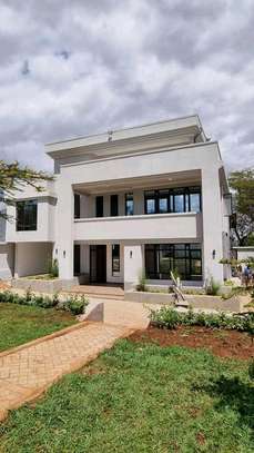 5BEDROOM VILLA WITH DSQ FOR SALE image 1