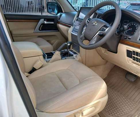 2017 Toyota Landcruiser V8 image 6