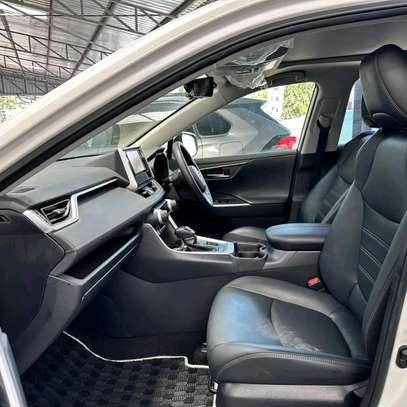 Toyota Rav4 2019 white 2wd image 7