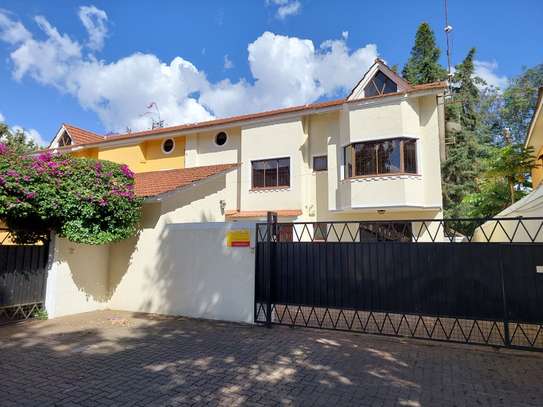 5 Bed Townhouse with En Suite at James Gichuru image 26