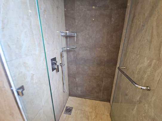 4 Bed Apartment with En Suite in Riverside image 10