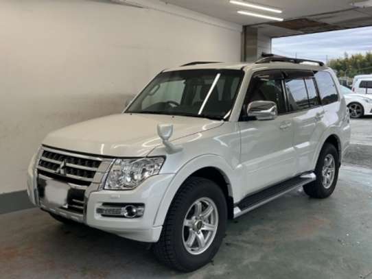 MITSUBISHI PAJERO image 1