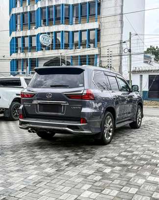 Lexus LX570 Grey 2018 image 12