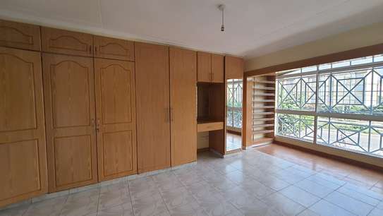 4 Bedroom House To Let i Langata image 8