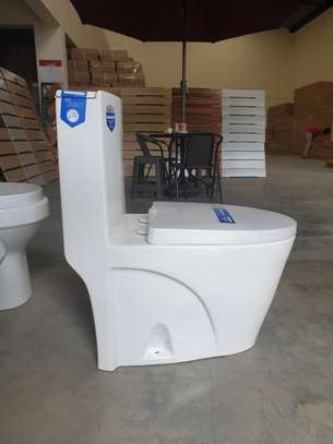 Modern Toilet & Pedestal Sink Classic White image 3