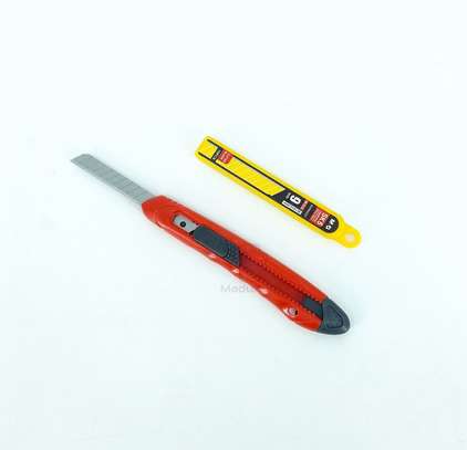 Small 9mm Retractable Box Cutter Knife with 11 Blades image 3