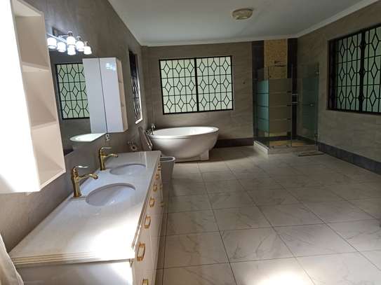 Furnished 5 bedroom house for sale in Gigiri image 9