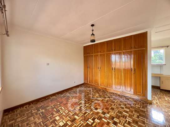 6 Bed House with En Suite in Loresho image 4