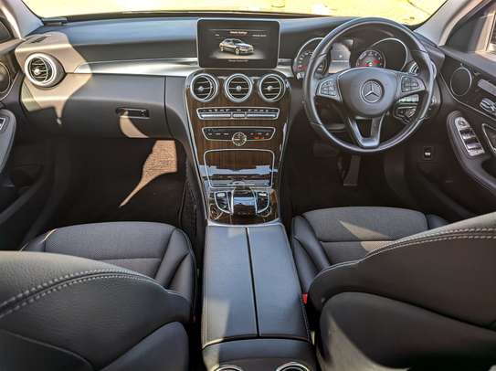 2016 Mercedes Benz C200 Avant-garde. Low mileage image 5