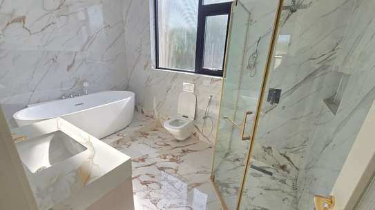 5 Bed House with En Suite in Lavington image 26