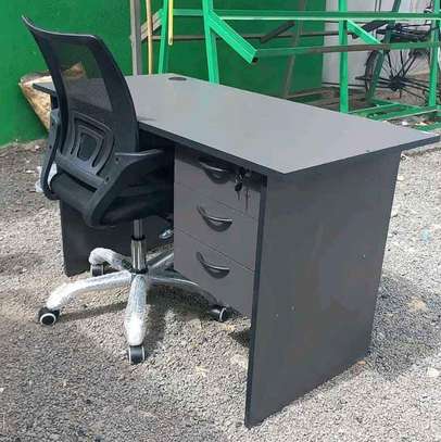 Executive High quality office desks and chairs image 4