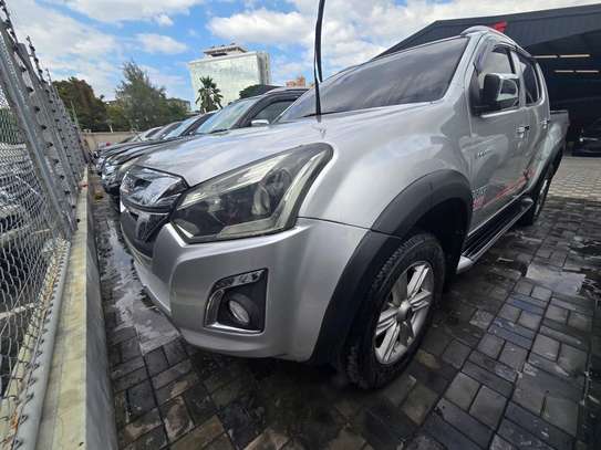 ISUZU D-MAX DCABIN image 3