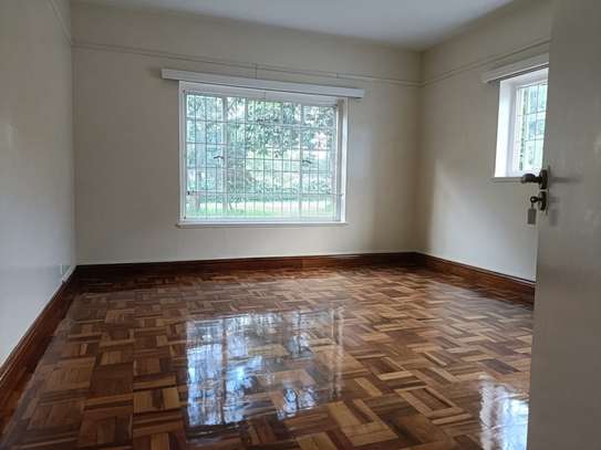 4 Bed House with En Suite in Rosslyn image 12