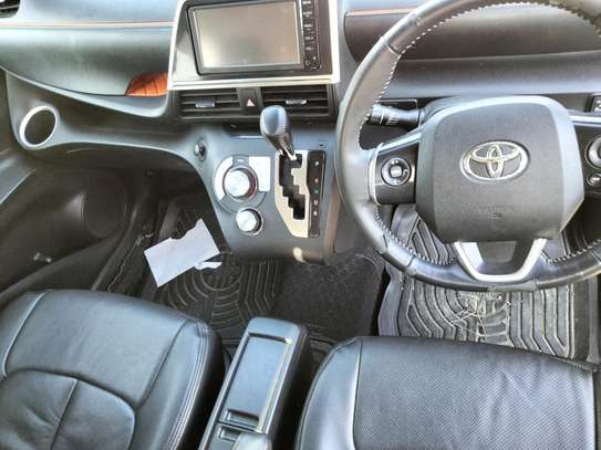 Toyota Sienta hybrid 2016 model image 1