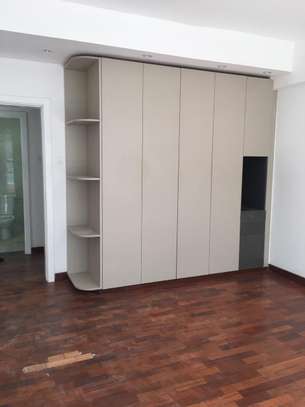 3 Bed Apartment with En Suite in Kileleshwa image 11