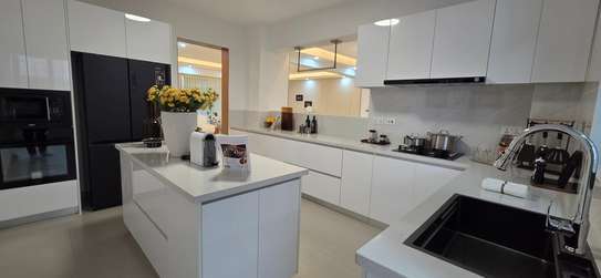 5 Bed Apartment with En Suite in Kilimani image 6