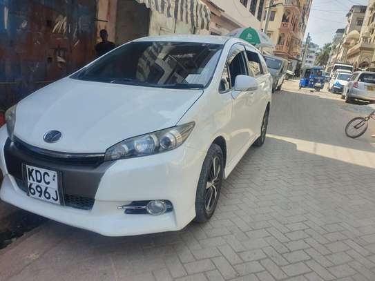 TOYOTA WISH 2014 in excellent condition image 1