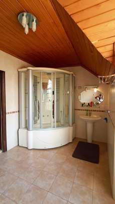 4 Bed Townhouse with En Suite in Lavington image 4