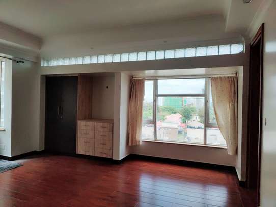 4 Bed Apartment with En Suite in Parklands image 16