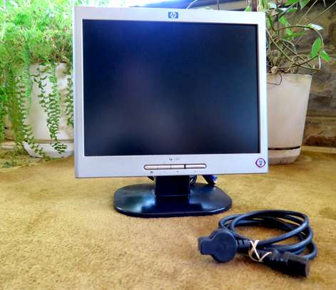 For Sale HP COMPUTER MONITOR SCREEN / HARD DRIVE & MOUSE! image 2