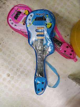 Training kids guitar image 1